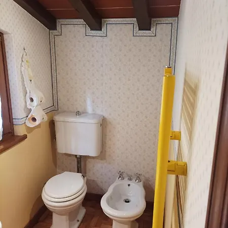 Camelia Tuscany Villa Pescia