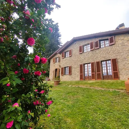 Camelia Tuscany Villa Pescia