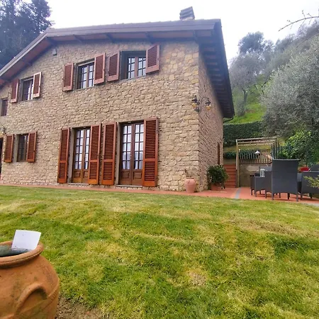 Camelia Tuscany Villa